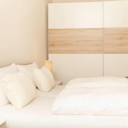 Huus In Lee, Sandwall